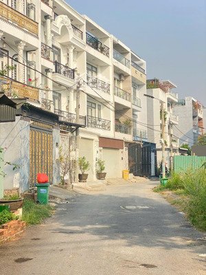 giáp quận 7- kdc hẻm 1368 lê văn lương: giá 4,95ty cho 83m2- hẻm xe hơi