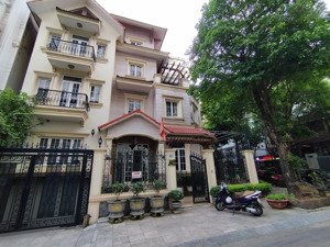 bán căn lô góc biệt thự khu đtm cầu giấy, dịch vọng hậu, dt 250 m² * 4t. giá 130 tỷ