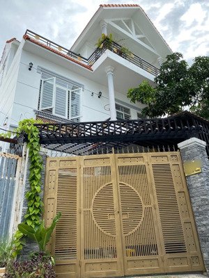 bán biệt thự đường phan chu trinh (cách biển 500m), p2, tpvt, 150m2, ngang 10m, giá chỉ 12,9 tỷ