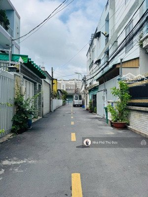 nhà đẹp - 3 tầng, đường xe tải ngay bình trưng đông q2, ngang 5,7m