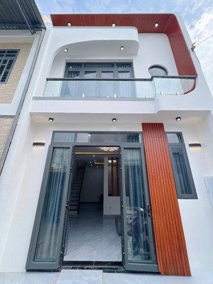 bán nhà mặt tiền hẽm xe hơi 1ty350tr - nguyễn văn quá q12