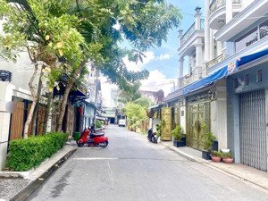 hàng hiếm 1/ kênh nước đen, giáp tân phú. 8x15m, hẻm nhựa 7m, giá 12,2 tỷ thương lượng