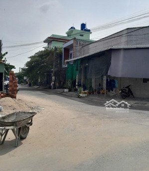 dãy trọ căn góc 2 mặt tiền đường nhựa 8m thông kdc tân đức, dt: 195m2 (đang cho thuê 20tr/tháng)