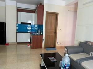 cho thuê căn hộ 60 m2 có 2 phòng ngủ, 2 wc, nội thất cơ bản: lh 