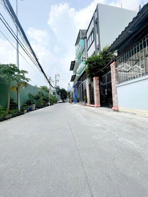 góc 2 mặt tiền dt 63m2 ngang 6m lý phục man, q7 nhỉnh 8 tỷ nhẹ