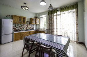 bán nhà kdc 6b intresco. 100m, 3 lầu.nhà xây chắc chắn, vị trí thoáng đẹp,giá 10,5 tỷ lh 