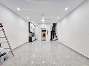 siêu đẹp: hoàng hoa thám 39m2, 5t tm, xây mới tinh, nt đầy đủ, tk hiện đại, mt bề thế