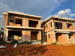 villa nghỉ dưỡng ven đà lạt 3ty550 sắp hoàn thiện ,vị trí đắc địa, gần trung tâm, view thoáng