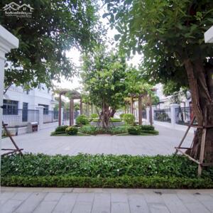 Bán gấp Siêu phẩm Song Lập Phong Lan 180m2 view sông vị trí vàng giá chỉ 13.x tỷ