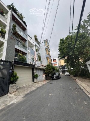 mặt tiền nam hùng vương nhà 4 tầng sang xịn gần aeon bình tân