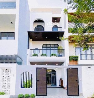 cho thuê nhà gần saigontourist đường hoàng việt, p4, tân bình giá 29tr