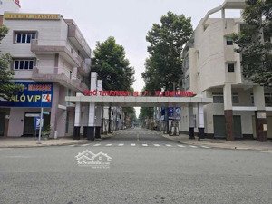 cho thuê nhà phố unitown 6pn sẵn điều hoà 28tr