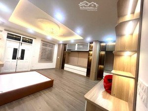 bán gấp nhà mặt phố ngã 6 ô chợ dừa xã đàn , 6 tầng , lô góc mặt tiền 5m . kinh doanh sầm uất