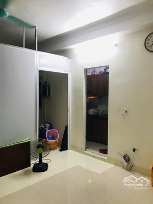 cho thuê căn hộ khép kín 40m2 đồ cơ bản ở ngay phố mễ trì hạ, phường mễ trì