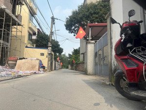 hơn 3tỷ có 56,6m2 trục chính lâm tiên, nguyên khê. lô góc 2 mặt đường rộng oto tránh kinh doanh