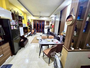 nhà đẹp tt đường cầu giấy 50m2 5t - nhà dân xây - ngõ thông - gần phố - tặng full nội thất xịn