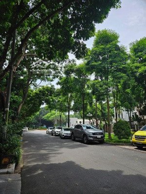 biệt thự làng việt kiều châu âu, 47 tỷ, 180m2, 5 tầng, mt 26m, lô góc quyền lực, vỉa hè