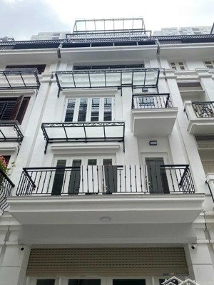 cho thuê nhà nguyễn tuân, thanh xuân. dt 70m2, 5 tầng thang máy, đủ điều hòa. ô tô đỗ cửa