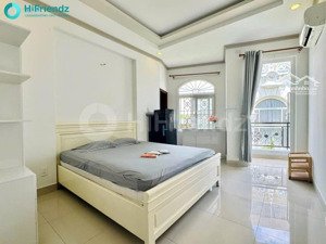 phòng trọ có ban công, full nội thất, thang máy, sát ngay đh tdt, rmit free xe, ở 2-3 bạn thoải mái