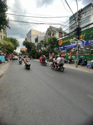 mặt tiền kinh doanh đường số 79, quận 7 (4.3x20m). giá 17.5 tỷ thương lượng