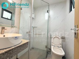 cho thuê 2pn, 2wc, 60m2 ngay ngã tư hàng xanh, full nội thất, ban công, bảo vệ 24/7, thang máy