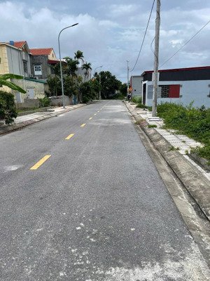 chính chủ gửi bán lô đất đẹp tân thành, dương kinh -vị trí: ngõ 81, đối diện ubnd, thuộc