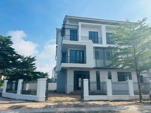 duy nhất 1 căn bt vườn hàng f0, căn góc 3 mặt thoáng, đối diện công viên, vay 0% trong 24 tháng