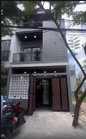 bán nhà 3 tầng đường nguyễn đức an (đường 7m5) cách biển chỉ 900m giá 14ty lh 