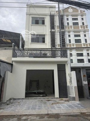 bán chdv mới xây mặt tiền đường hàng tre, p. long thạnh mỹ, quận 9, có sẵn hđ thuê 70tr/tháng