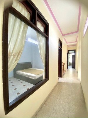 cần bán gần căn nhà 3 lầu ngay trung tâm đà lạt ,5 phòng ngủ thích hợp làm homestay , nhà nghỉ