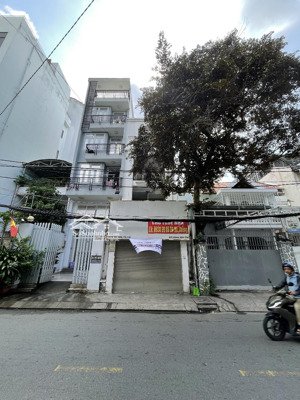 cho thuê nguyên căn hxh 133/3a hoà hưng q10 dt 4,5mx25m gồm 4 tầng nhà mới có sân đậu xe giá 42tr