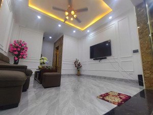 pháo đài láng, 47m2, 4ngủ, thang máy, nhà xây mới full nội thất, ngõ nông, sân rộng, sổ chính chủ