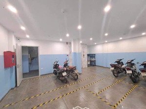 tin thật! cc cần bán nhà dòng tiền 7 tầng thang máy, 11pkk, ô tô tránh cách nhà 20m, giá tốt