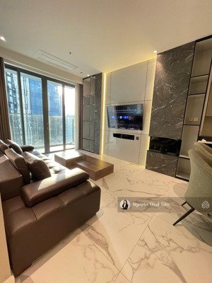 the crest cho thuê 2 phòng ngủ tầng cao view thoáng full nội thất