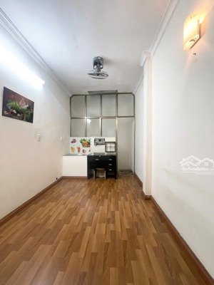 chính chủ bán nhà mặt ngõ kd phố tân ấp, dt 20m2, 3.5 tầng, kd , sổ vuông. giá 5.1 tỷ ba đình