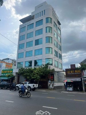 cần bán toà nhà vip - 1 hầm + 7 tầng - mtkd đại lôk tôn đức thắng - phan thiết - bình thuận giá rẻ