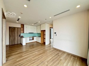 cần bán căn hộ 3pn 2wc 84m2 bếp rèm view sông hồng hướng nam toà sol forest 1.hl ạ