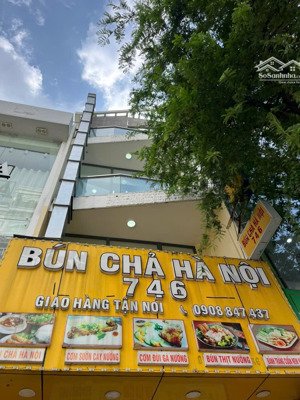 cho thuê nhà mt 15m 746 sư vạn hạnh, quận 10, đối diện vạn hạnh mall, 4 tầng suốt.