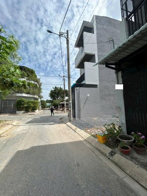 nóng - bán lô đất lọt khe sát lô 2 mặt tiền - đường xe 8m, dt 58m2 - giá nhỉnh 3 tỷ.