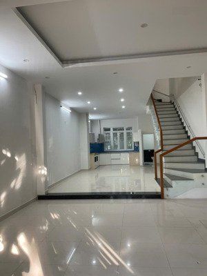 bán nhà 3 tầng đường hoàng quốc việt (đường 7m5)- sơn trà , gía 9ty lh 