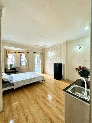 phòng mới 100% vừa hoàn thiện. ngay nguyễn kiệm, nguyễn văn công