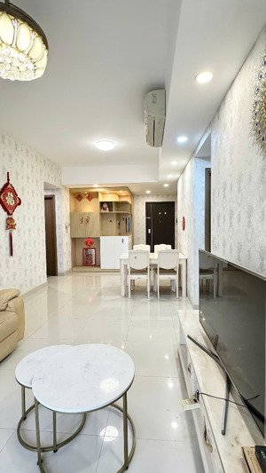 cho thuê căn hộ lucky place , diện tích 90m2 , 3pn , 2wc , giá thuê 15triệu. lh 
