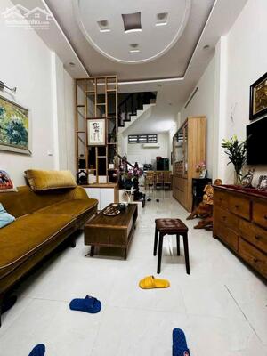Bán nhà phố Giảng Võ 47m2 xây 4 tầng đẹp 2 thoáng ô tô đỗ cổng nhỉnh 12 tỷ hiếm Đống Đa