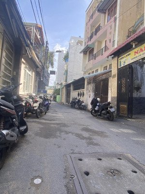 bán nhà vị trí hot bình thạnh - ngay hutech - ngang 6m - hđt 25tr - hẻm xe hơi 6m - xd hầm 6 tầng