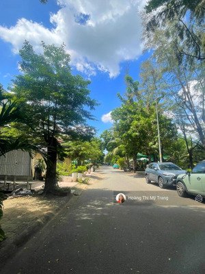 chính chủ gửi bán căn nhà 3,5 tầng. 4,5 x 20m, kdc nam long q9. cách global city 700m.lh 