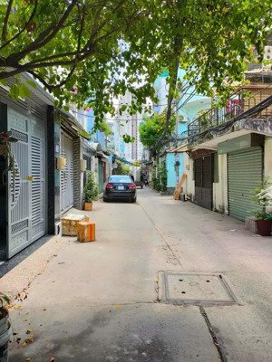 bán căn hộ dv đường chánh hưng q8-dòng tiền khủng 100 triệu/tháng dt 82.9m2 giá 17,9 tỷ. còn tl nhẹ