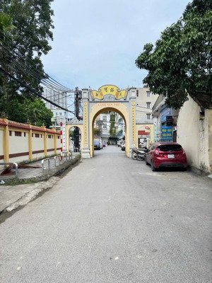 chính chủ bán nhà 5 tầng văn phú. dt: 32m2. giá 6,45 tỷ có thương lượng. lh: 