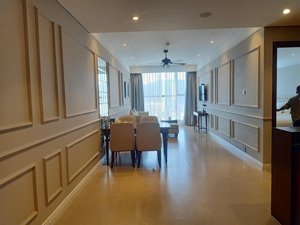 cần bán gấp căn hộ ngay mặt biển