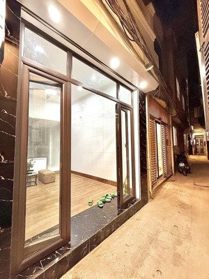 bán gấp nhà phố khương trung 32m 4 tầng 4 ngủ full nội thất mới đẹp, ngõ nông rộng,gần hồ chỉ 6 tỷ