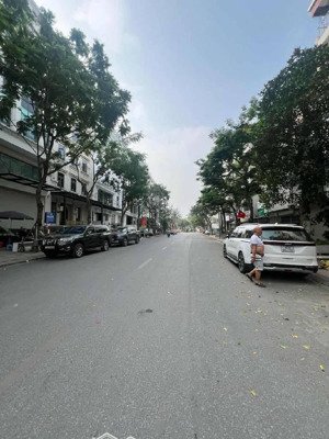 chủ cần bán gấp công ty văn phòng - lê trọng tấn 88 m , giá 26 tỷ